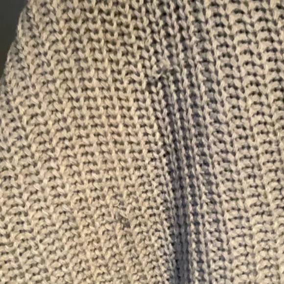 Zaful medium distressed gray Vee neck sweater - Picture 4 of 4